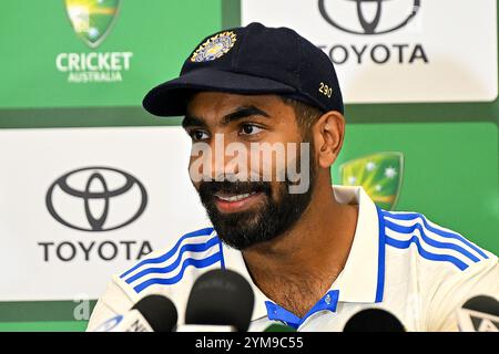 Jasprit Bumrah de l'Inde prend la parole lors d'une conférence de presse au stade Optus de Perth le 21 novembre 2024, avant le premier test de cricket entre l'Australie et l'Inde. (Photo de Izhar Khan) IMAGE RÉSERVÉE À UN USAGE ÉDITORIAL - STRICTEMENT PAS D'USAGE COMMERCIAL Banque D'Images