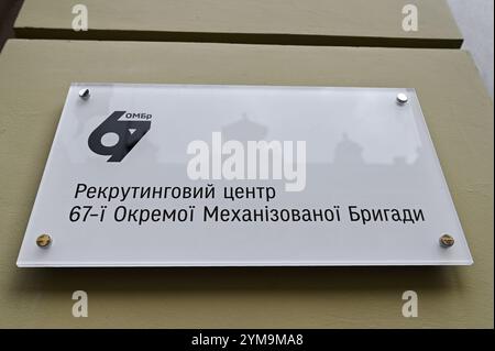 Non exclusif : LVIV, UKRAINE - 15 NOVEMBRE 2024 - inauguration du premier centre de recrutement de Ukraines de la 67e Brigade mécanisée séparée prendre Banque D'Images