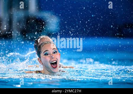 PARIS, FRANCE - 9 AOÛT 2024 : HIGA Moe, SATO Tomoka, la natation artistique, duo, routine technique, natation artistique, duo, routine technique, le Banque D'Images