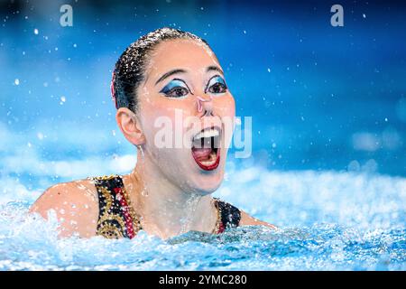 PARIS, FRANCE - 9 AOÛT 2024 : HIGA Moe, SATO Tomoka, la natation artistique, duo, routine technique, natation artistique, duo, routine technique, le Banque D'Images