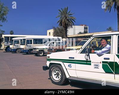 Directeur de la flotte et flotte dans le terrain de l'hôpital Ibn al-bitar dans le district de Karkh à Bagdad, Irak. Au moment du tournage, vers 1985, l'hôpital était géré par PARC, une filiale d'Aer Lingus, pour le compte du gouvernement irakien. Il a fourni aux citoyens iraquiens un niveau élevé de soins, y compris des greffes et des chirurgies cardiaques, ainsi que d'autres procédures complexes. Des centaines de membres du personnel irlandais y travaillèrent dans tous les domaines d'activité, dont certains furent piégés à Bagdad pendant la première guerre du Golfe en 1991, ce qui mit fin à l'implication irlandaise. Banque D'Images