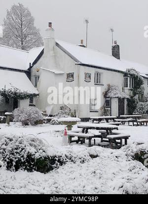 Doddiscombsleigh, Devon, Royaume-Uni. 21 novembre 2024. Météo Royaume-Uni : neige à Doddiscombsleigh, Teign Valley, Devon. Crédit : Nidpor/Alamy Live News Banque D'Images
