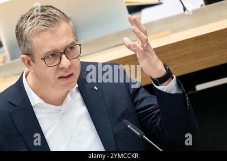 Berlin, Allemagne. 21 novembre 2024. Stefan Evers (CDU), sénateur berlinois pour les Finances, intervient lors de la 56ème session plénière de la Chambre des représentants de Berlin. Le thème principal est le nouveau budget de l'État de Berlin. Crédit : Sebastian Christoph Gollnow/dpa/Alamy Live News Banque D'Images