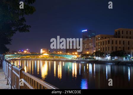 HO CHI MINH VILLE, VIETNAM - 20 DÉCEMBRE 2015 : VUNG TAU, VIETNAM - 24 DÉCEMBRE 2015 : tard dans la soirée sur la promenade de la ville. Ho Chi Minh ville, Vietnam Banque D'Images