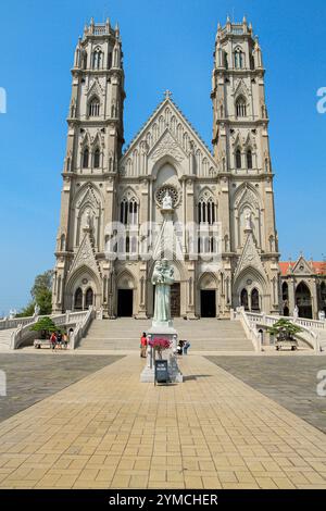 Paroisse de Song Vinh, communément appelée église de Song Vinh. Son grand et imposant européen - à Vung Tau Vietnam 2024 Banque D'Images