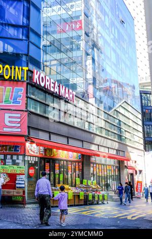 Quartier commerçant de Myeongdong dans le centre-ville de Séoul, capitale de la Corée du Sud, le 18 septembre 2024 Banque D'Images