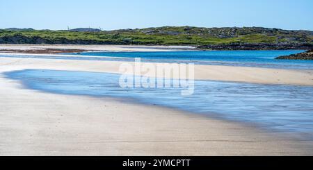 Vue panoramique sur le sable doré de Cliad Beach sur la côte ouest de l'île de Coll, Hébrides intérieures, Écosse, Royaume-Uni Banque D'Images