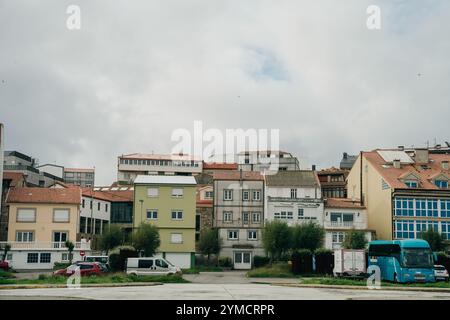 Belle vue sur les bâtiments colorés dans le petit village de pêcheurs d'A Guarda, espagne - 2 sep 2024. Photo de haute qualité Banque D'Images