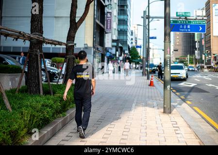 Quartier commerçant de Myeongdong dans le centre-ville de Séoul, capitale de la Corée du Sud, le 24 juillet 2023 Banque D'Images