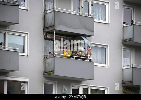 Munich, Deutschland. 21 novembre 2024. Location appartement, location appartements à Munich Giesing, prix de location, plafond de loyer, loyer, loyers, appartement, locataire, façade, vue extérieure, immeuble, ? Crédit : dpa/Alamy Live News Banque D'Images