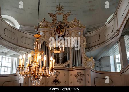 Sophienkirche Pokoj, Woiwodschaft Opole, Polen Orgel mit Wappen der herzoglichen Familie von Württemberg-Oels in der Sophienkirche von Pokoj/Bad Carlsruhe, Woiwodschaft Opole, Polen, nur zur redaktionellen Verwendung. Banque D'Images