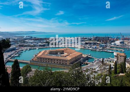 Ancône.. Vue sur le port et le Lazzaretto ou mole Vanvitelliana Banque D'Images