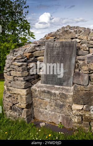 Irlande, Comté de Leitrim, Carrick on Shannon, cairn à capsule temporelle au-dessus du cimetière de famine Banque D'Images