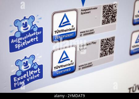 Nuremberg, Allemagne. 21 novembre 2024. La marque de test « excellent Play Value » de TÜV Rheinland est destinée à fournir des informations sur la valeur éducative d'un jouet. Photo symbolique. Crédit : Daniel Löb/dpa/Alamy Live News Banque D'Images