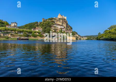 La Roc Gageac ; France : 20 août ; 2024 : village fluvial médiéval de la Roc Gageac en Dordogne Banque D'Images