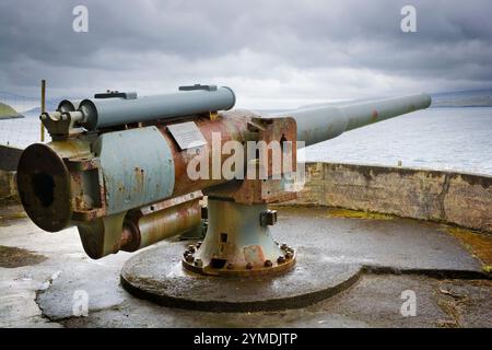 Forteresse de la seconde Guerre mondiale située dans le village de Nes sur la côte sud-ouest de l'île féroïenne d'Eysturoy Banque D'Images