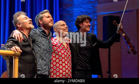 Tim Garland, Gwilym Simcock, Asaf Sirkis, Thomas Gould : Tim Garland's Lighthouse Trio & Britten Sinfonia, dans le cadre du Cambridge Jazz Festival Banque D'Images