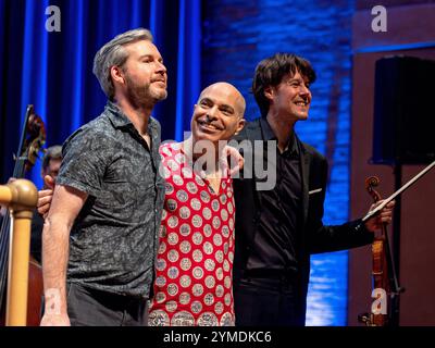 Gwilym Simcock, Asaf Sirkis, Thomas Gould : Tim Garland's Lighthouse Trio & Britten Sinfonia, West Road concert Hall, dans le cadre du Cambridge Jazz Fest Banque D'Images