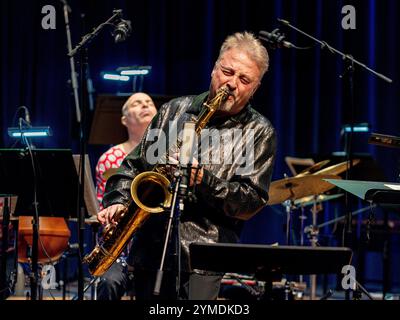 Tim Garland & Asaf Sirkis : Tim Garland's Lighthouse Trio & Britten Sinfonia, West Road concert Hall, Cambridge, dans le cadre du Cambridge Jazz Festival Banque D'Images