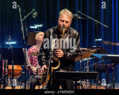 Tim Garland & Asaf Sirkis : Tim Garland's Lighthouse Trio & Britten Sinfonia, West Road concert Hall, Cambridge, dans le cadre du Cambridge Jazz Festival Banque D'Images