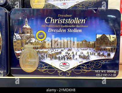 Bayern, Deutschland, 21. Novembre 2024 : hier der Blick im Supermarkt, Discounter auf eine Verpackung Dresdner Christstollen, Dresden Stollen, Weihnachtszeit, Adventszeit, , Stollen *** Bavière, Allemagne, 21 novembre 2024 Voici la vue dans le supermarché, rabais sur un paquet de Dresde Christmas Stollen, Dresde Stollen, Noël, saison de l'Avent, , Stollen Banque D'Images