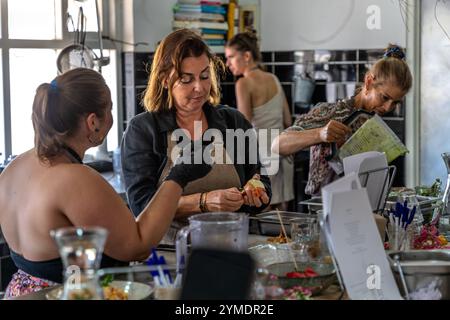 Atelier de cuisine caribéenne avec le chef Helmi Smeulders. Djonora Marthaweg, Willemstad, Curaçao, Curaçao, Kòrsou Banque D'Images