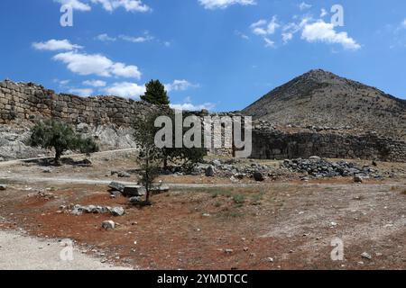 Partie du site archéologique d'Olympia, Grèce, Europe. Olympia, officiellement Archaia Olympia, est une petite ville d'Elis sur la péninsule du Péloponnèse. Banque D'Images