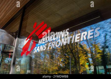 Enseigne et logo au siège de médecins sans frontières (MSF), une organisation non gouvernementale humanitaire médicale internationale Banque D'Images