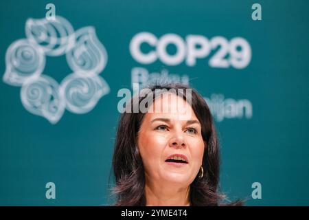 Bakou, Azerbaïdjan, Azerbaïdjan. 21 novembre 2024. La ministre allemande des Affaires étrangères, ANNALENA BAERBOCK, parle à la presse des négociations en cours à la CdP alors qu'elle est négociatrice principale pour l'Allemagne dans le processus de la CdP29 et a exprimé les intentions de l'Allemagne et de l'UE de lutter chaque centimètre pour progresser dans cette longue et « route rocheuse » qui nous attend dans les prochains jours pour parvenir à un accord. (Crédit image : © Bianca Otero/ZUMA Press Wire) USAGE ÉDITORIAL SEULEMENT! Non destiné à UN USAGE commercial ! Banque D'Images