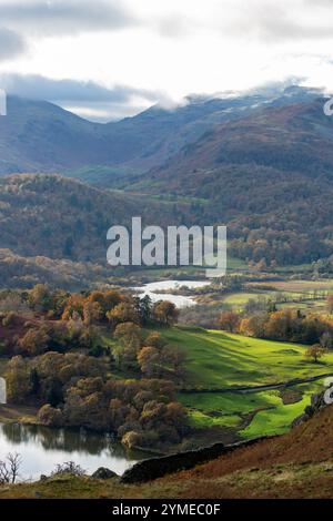 Vue vers Elter Water depuis Loughrigg Fell Lake District, Angleterre Banque D'Images