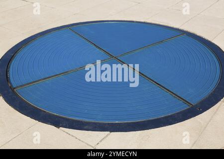 Gros plan du panneau LED bleu représentant le système solaire, Zadar, Croatie, Europe Banque D'Images