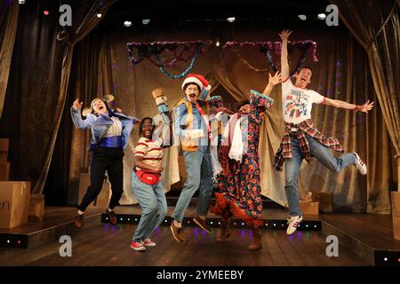 Wimbledon, Londres, Royaume-Uni. Jeudi 21 novembre 2024. Le casting du spectacle de Noël du Polka Theatre The Nutcracker se produit sur scène. Crédit : Katie Collins/EMPICS/Alamy Live News Banque D'Images