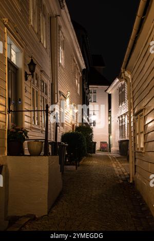 Paysages de la ville de Bergen de nuit, Norvège. Toutes saisons. Banque D'Images