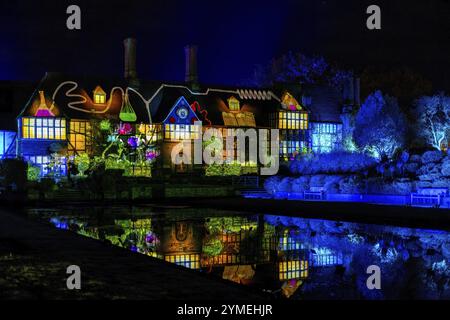 Wisley, Woking, Surrey, Royaume-Uni, 19 novembre : Christmas Glow 2022 at RHS Garden Wisley, Woking, Surrey, Angleterre, Royaume-Uni le 19 novembre 2022 Banque D'Images