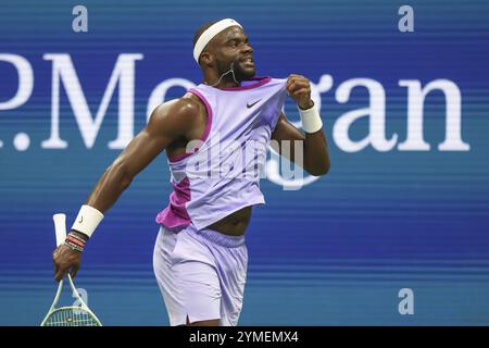 La joueuse de tennis Frances Tiafoe réagit aux US Open 2024 Championships, Billie Jean King Tennis Center, Queens, New York, États-Unis, Amérique du Nord Banque D'Images