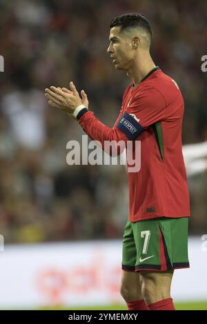 Match de football, capitaine Cristiano RONALDO CR7 Portugal applaudissant vers la gauche, Estadio do Dragao, Porto, Portugal, Europe Banque D'Images