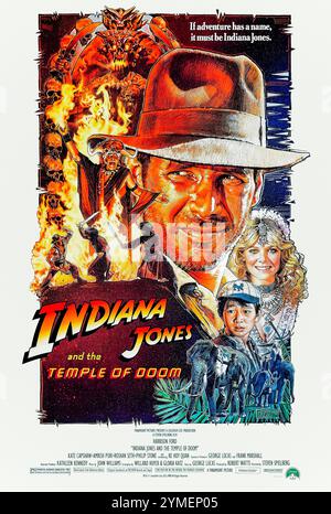 Indiana Jones and the Temple of Doom (1984) réalisé par Steven Spielberg et mettant en vedette Harrison Ford, Kate Capshaw et Ke Huy Quan. Un archéologue s'aventure dans un ancien temple en Inde pour récupérer une pierre sacrée et sauver des enfants esclaves. Photographie d'une affiche originale américaine d'une feuille de 1984 présentant une œuvre d'art de Drew Struzan ***USAGE ÉDITORIAL SEULEMENT ***. Crédit : BFA / Paramount Pictures Banque D'Images