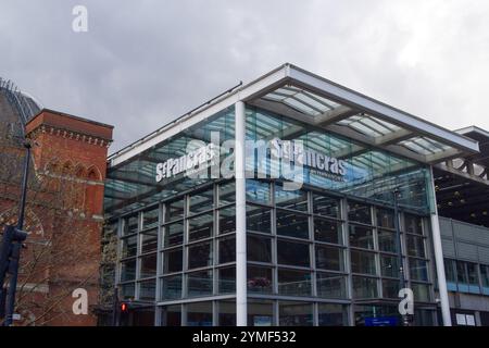 Londres, Royaume-Uni. 1er avril 2024. Vue extérieure de la gare internationale de St Pancras. Crédit : Vuk Valcic / Alamy Banque D'Images