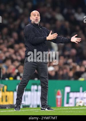 Photo du dossier datée du 30/10/24 du directeur de Manchester City Pep Guardiola. Le manager de Manchester City, Pep Guardiola, a signé un nouveau contrat de deux ans, ont annoncé les champions de la premier League. Date d'émission : jeudi 21 novembre 2024. Banque D'Images