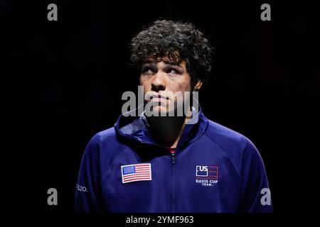 Ben Shelton, des États-Unis, contre Thanasi Kokkinakis, d'Australie, lors de la Coupe Davis 2024, quart de finale de tennis entre les États-Unis et l'Australie, le 21 novembre 2024 à Malaga, en Espagne Banque D'Images