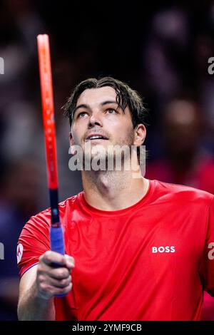 Taylor Fritz, des États-Unis, célèbre sa victoire contre Alex de Minaur, de l'Australie, lors de la Coupe Davis 2024, quart de finale de tennis entre les États-Unis et l'Australie, le 21 novembre 2024 à Malaga, Espagne Banque D'Images