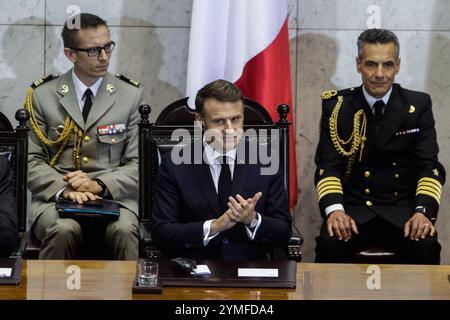 Valparaiso, Chili. 21 novembre 2024. Le président français Emmanuel Macron est assis lors de sa visite au Congrès chilien. Le président français Emmanuel Macron visite le Congrès national chilien dans la ville de Valparaíso, au Chili. Participation à une séance conjointe entre le Sénat et la Chambre des députés. Crédit : SOPA images Limited/Alamy Live News Banque D'Images