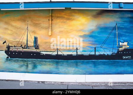 Mural laker Boat sur Harbour Master Building sur West Street à Port Colborne, Ontario, Canada Banque D'Images