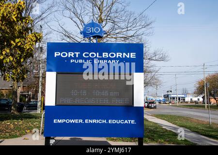 Panneau de bibliothèque publique sur la rue King à Port Colborne, Ontario, Canada Banque D'Images