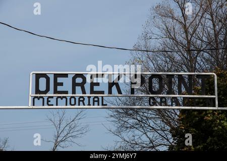 Panneau Derek point Memorial Garden sur Weir Road à Port Colborne, Ontario, Canada Banque D'Images