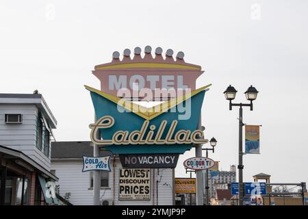 Vintage Cadillac Motel signe sur Ferry Street à Niagara Falls, Ontario, Canada Banque D'Images