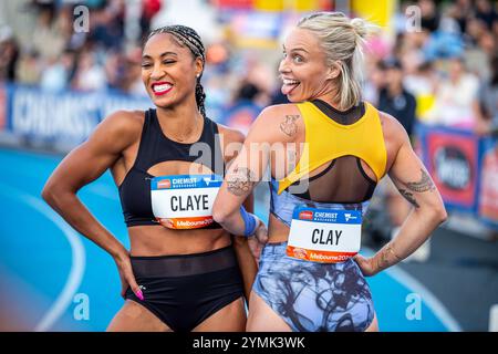 Melbourne, Australie. 15 février 2024. Les Olympiennes haies Liz Clay (d) et la reine Claye (G) posent pour une photo après leur course lors de la Maurie Plant de 2024 rencontre Melbourne au Lakeside Stadium. World Athletics Continental Tour Gold Meet. (Photo Olivier Rachon/SOPA images/SIPA USA) crédit : SIPA USA/Alamy Live News Banque D'Images