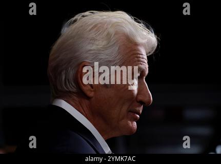 New York, États-Unis. 21 novembre 2024. Richard Gere arrive sur le tapis rouge pour la première de l’agence le jeudi 21 novembre 2024 à New York. Photo de John Angelillo/UPI crédit : UPI/Alamy Live News Banque D'Images