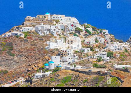 Vue sur le village perché de Kastro, Kastro, l'île de Sifnos, les îles Cyclades, Grèce Banque D'Images