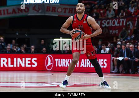 Milan, Italien. 21 novembre 2024. Shavon Shields #31 de EA7 Emporio Armani Milan vu en action lors du match Round 11 de la saison régulière de Turkish Airlines EuroLeague 2024/25 entre EA7 Emporio Armani Milan et Maccabi Playtika tel Aviv au Forum Unipol. Score final EA7 Emporio Armani Milan 98 | 86 Maccabi Playtika tel Aviv crédit : dpa/Alamy Live News Banque D'Images